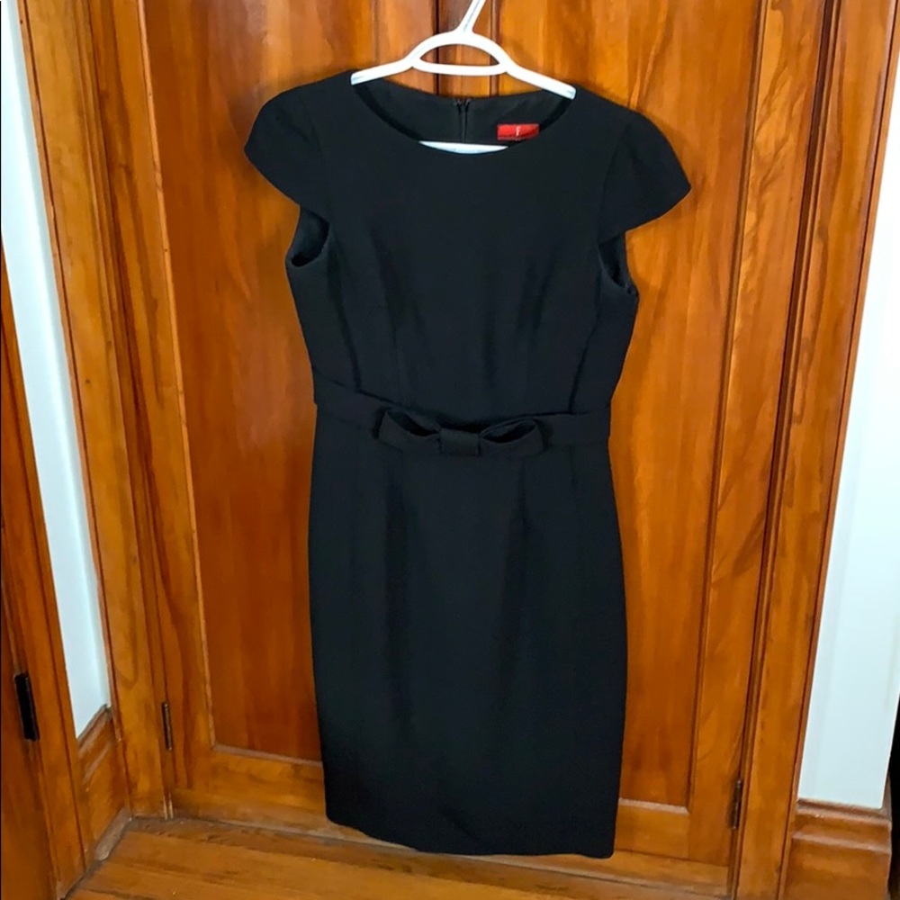 Fitted little black dress with bow